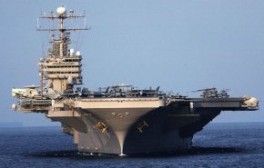 حاملة الطائرات أبراهام لينكلن تبعد عن المنطقة بتنفيذ عمليات صاروخية 
