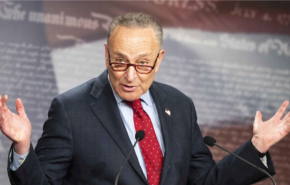 رهبر دموکرات‌های سنا: جنگ غیرعقلانی ترامپ در ایران سفره آمریکایی‌ها را کوچک کرد