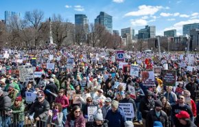 من واشنطن إلى فلوريدا.. ملايين الأميركيين يرفعون شعار 