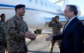 عراقجي يستقبل قائد الجيش الباكستاني في طهران