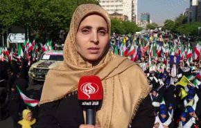 گزارش خبرنگار العالم از رژه نظامی دختران ایرانی در تهران
