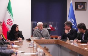 عارف: مدیریت تنگه هرمز با ایران است؛ یا در میز مذاکره یا در میدان حقمان را تثبیت می‌کنیم