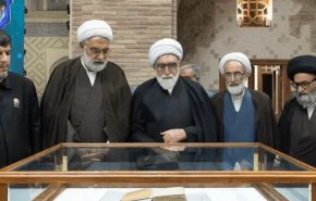 قرآن خطی با تقریظ رهبر شهید انقلاب در حرم رضوی رونمایی شد