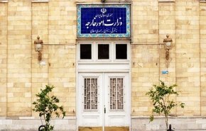 خارجية إيران تدين بأشد العبارات مهاجمة السفينة 'توسكا' واحتجاز طاقمها كرهائن