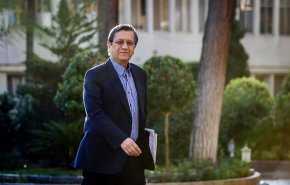 همتی عازم روسیه شد