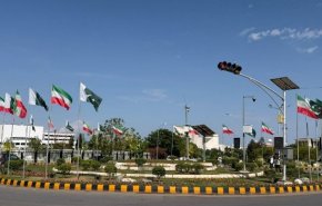 پایتخت پاکستان برای استقبال از پزشکیان مزین به پرچم ایران شد + عکس