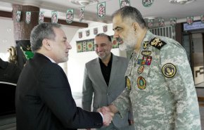 بازدید سید عباس عراقچی وزیر امور خارجه از نمایشگاه شهدای ناو دنا و دیدار با دریادار شهرام ایرانی فرمانده نیروی دریایی ارتش
