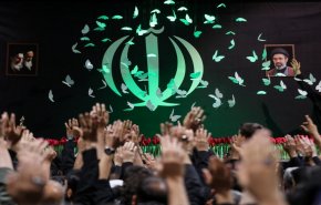 بالفيديو| مراسم وداع جثمان الامام الشهيد السيد الخامنئي بجوار حسينيّة الإمام الخميني (قده)