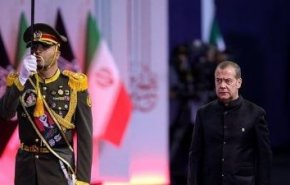 مدودف: ایران سلاحی قدرتمندتر از تنگه هرمز در اختیار دارد