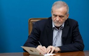 پزشکیان: پرچمی که قائد شهید برای برافراشته ماندنش مجاهدت کرد بر زمین نخواهد ماند