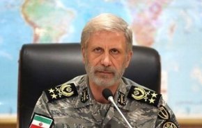 سرلشکر حاتمی: یقه کسانی که رهبر ما را شهید کردند رها نمی‌کنیم