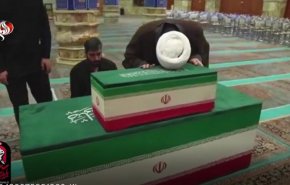 وداع داماد رهبر انقلاب با پیکر دختر ۱۴ ماهه خود، شهیده زهرا محمدی گلپایگانی