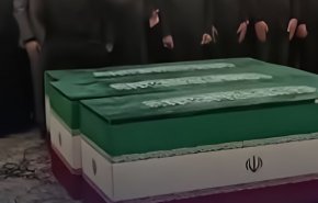 نماز بر پیکر رهبر شهید در حرم امام رضا (ع) به امامت آیت‌الله نوری همدانی اقامه می شود
