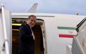 عراقجي يعود إلى طهران بعد لقائه امير قطر وتقديمه التعازي بوفاة والده