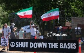 تظاهرات فعالان ضدجنگ علیه استفاده پایگاه‌های انگلیسی در تجاوز نظامی به ایران