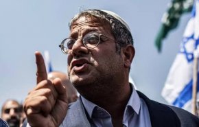 شاهد: بن غفير يسخر من أسيرة فلسطينية اشتكت سوء المعاملة