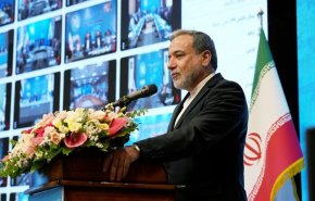 تجلیل وزیر امور خارجه از معلمان و دانش‌آموزان شهید