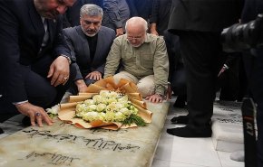 قاليباف يزور ضريح الشهيد أبو مهدي المهندس في النجف الأشرف+فيديو