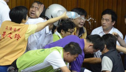 کتکاری شدید در پارلمان تایوان