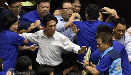 کتکاری شدید در پارلمان تایوان