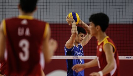 دیدار تیم‌های والیبال ایران و چین در مسابقات قهرمانی نوجوانان جهان
