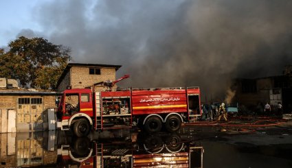 آتش سوزی در چند انبار کالا در خیابان فدائیان اسلام
