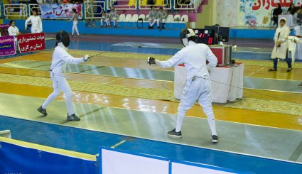 رقابت‌های قهرمانی شمشیربازی دختران کشور در اراک