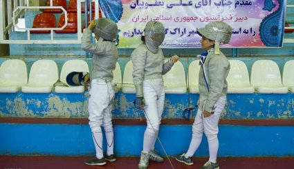 رقابت‌های قهرمانی شمشیربازی دختران کشور در اراک