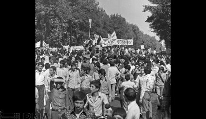 16 شهریور 1357 - راهپیمایی گسترده مردم تهران علیه رژیم پهلوی + تصاویر
