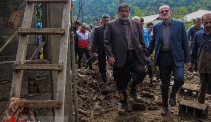 بازدید مسئولین استان گیلان از مناطق سیل زده در لنگرود
