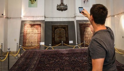 نمایشگاه نخستین فرش های باغی قاجاری + تصاویر