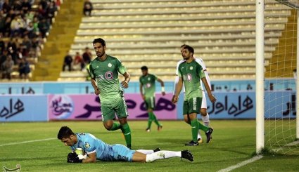 دیدار تیم‌های فوتبال پدیده و ذوب آهن - مشهد