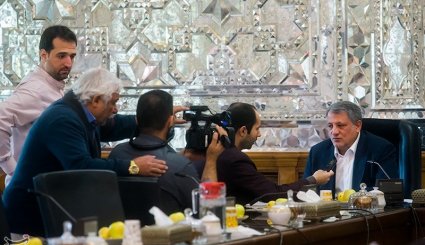 دیدار اعضای شورای شهر تهران با رئیس مجلس