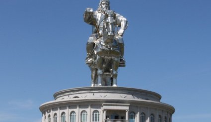  أكبر تمثال في العالم لجنكيز خان فی منغولیا 