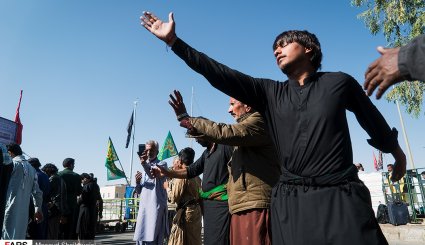 عزاداری زائران پاکستانی اربعین حسینی در مرز میرجاوه + تصاویر