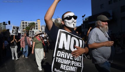راهپیمایی اعتراض آمیز مردم آمریکا نسبت به سیاست های دولت