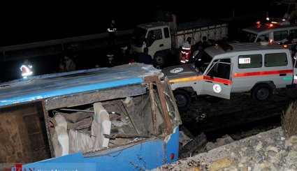تصاویر/ واژگونی اتوبوس در جاده فیروزکوه
