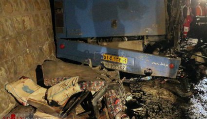 تصاویر/ واژگونی اتوبوس در جاده فیروزکوه
