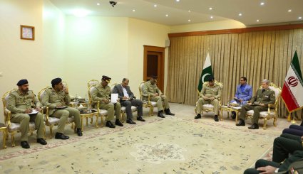دیدار فرمانده ارتش پاکستان با وزیر دفاع و پشتیبانی نیروهای مسلح