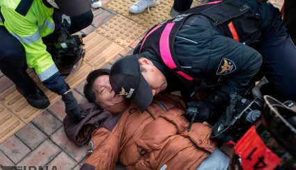 کره جنوبی / ادامه اعتراضات مردمی علیه سفر ترامپ به سئول + تصاویر

