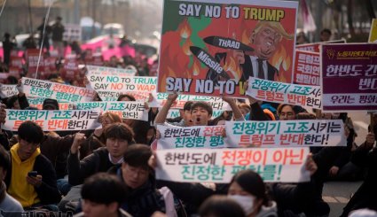 کره جنوبی / ادامه اعتراضات مردمی علیه سفر ترامپ به سئول + تصاویر
