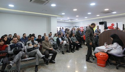 اهدای خون توسط شهروندان تهرانی برای کمک به زلزله‌زدگان