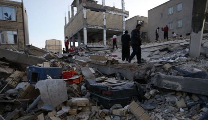 آخر الصور: ارتفاع عدد ضحايا زلزال ايران الى 341 