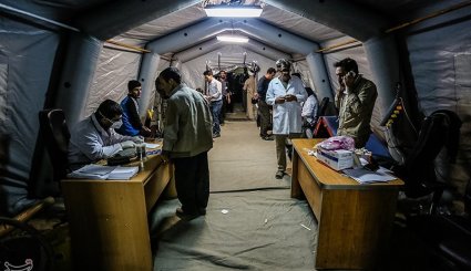 توزیع کمک های مردمی و خدمات درمانی در مناطق زلزله زده + تصاویر
