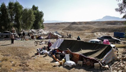 توزیع کمک های مردمی در میان زلزله زدگان کرمانشاه + تصاویر