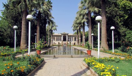 حديقة عفيف آباد في مدينة شيراز الايرانية