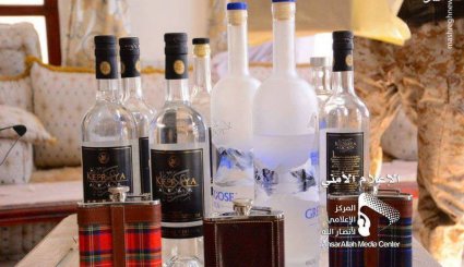 تصاویر/ کشف مشروبات الکلی در مقر نزدیکان عبدالله صالح