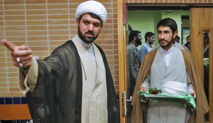 مراسم عمامه گذاری طلاب در شیراز