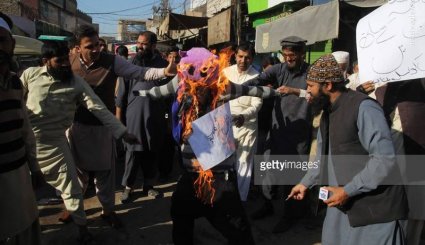 به آتش کشیدن تصویر ترامپ در پاکستان