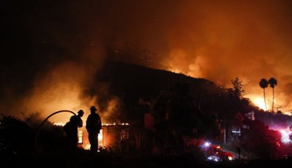 تصاویر/ ادامه آتش سوزی گسترده در کالیفرنیا‎